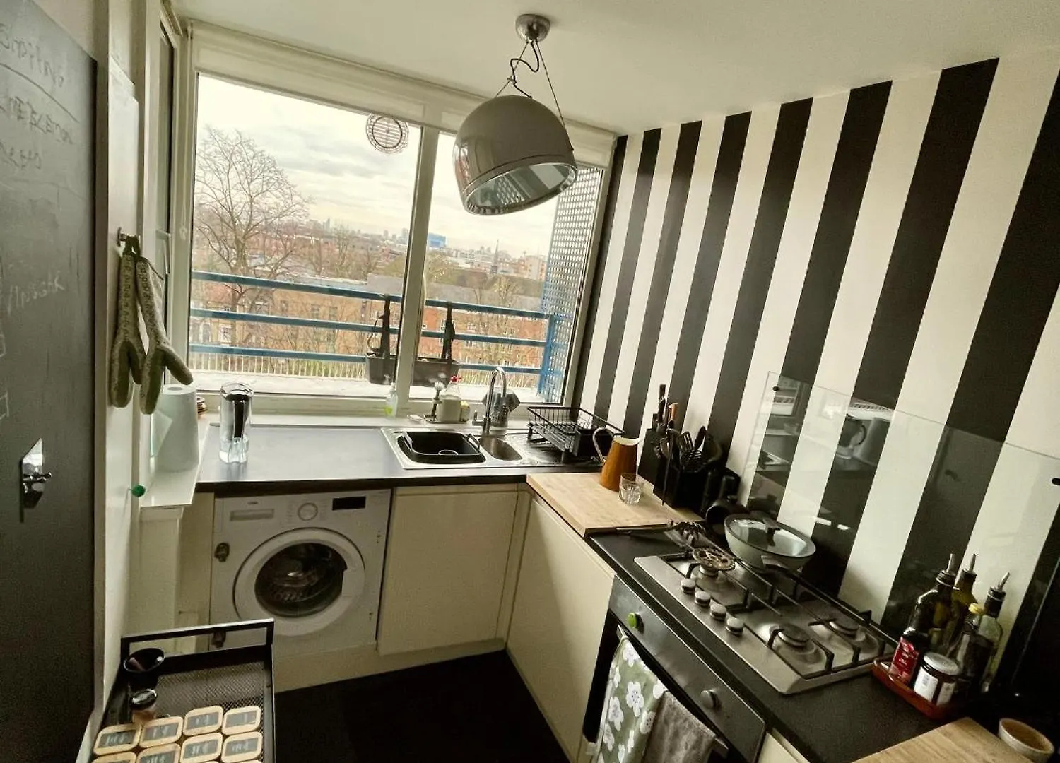 Guest house Stylish Room At London Fields With Amazing City View